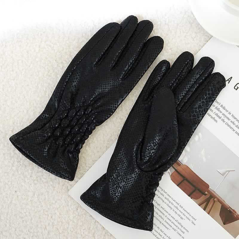 Damenhandschuhe aus weichem Samt mit glänzendem Pythonmuster - image 3