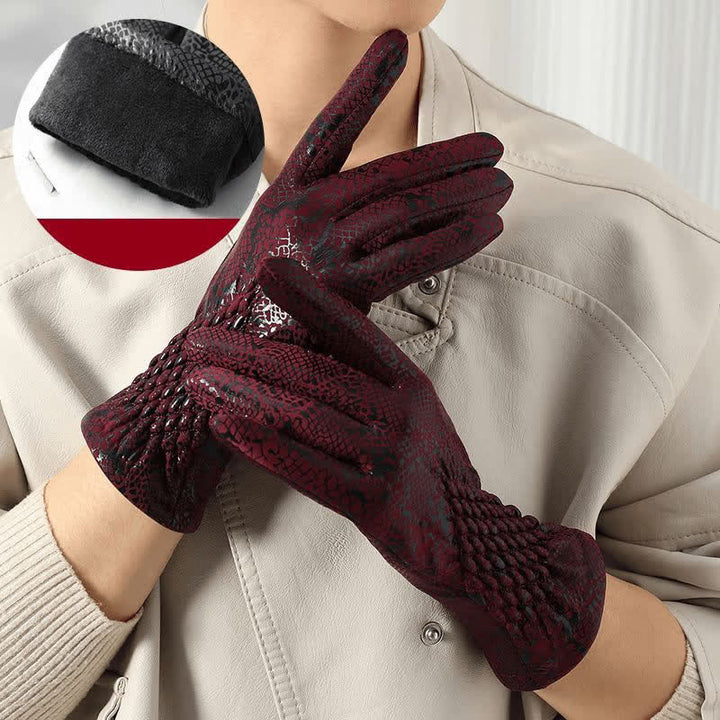 Damenhandschuhe aus weichem Samt mit glänzendem Pythonmuster - Weinrot - image 9