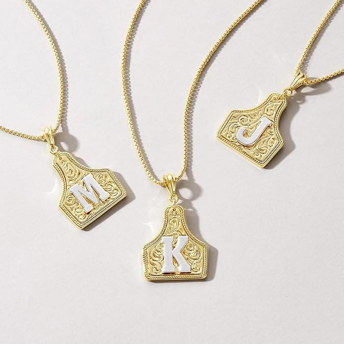 Modische Halskette mit geprägtem goldenen Buchstabenanhänger - image 2