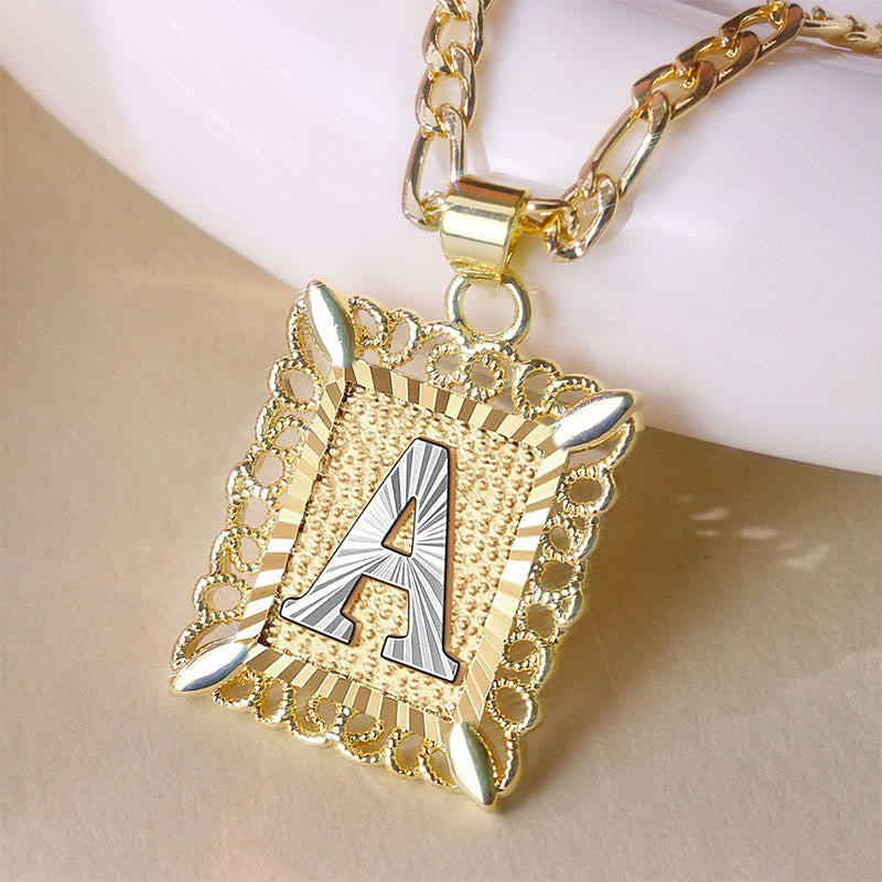 Goldene, exquisite quadratische Halskette mit hohlen Buchstaben - image 3