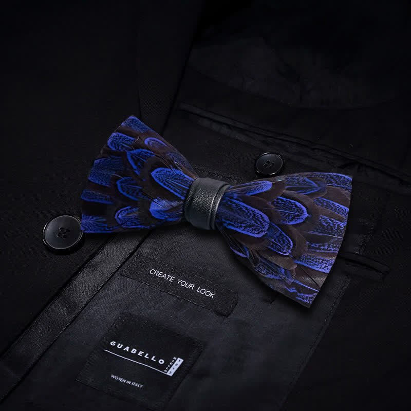 Königsblaue und schwarze Pfauenfeder-Fliege mit Anstecknadel - image 2