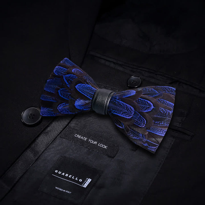 Königsblaue und schwarze Pfauenfeder-Fliege mit Anstecknadel - image 2