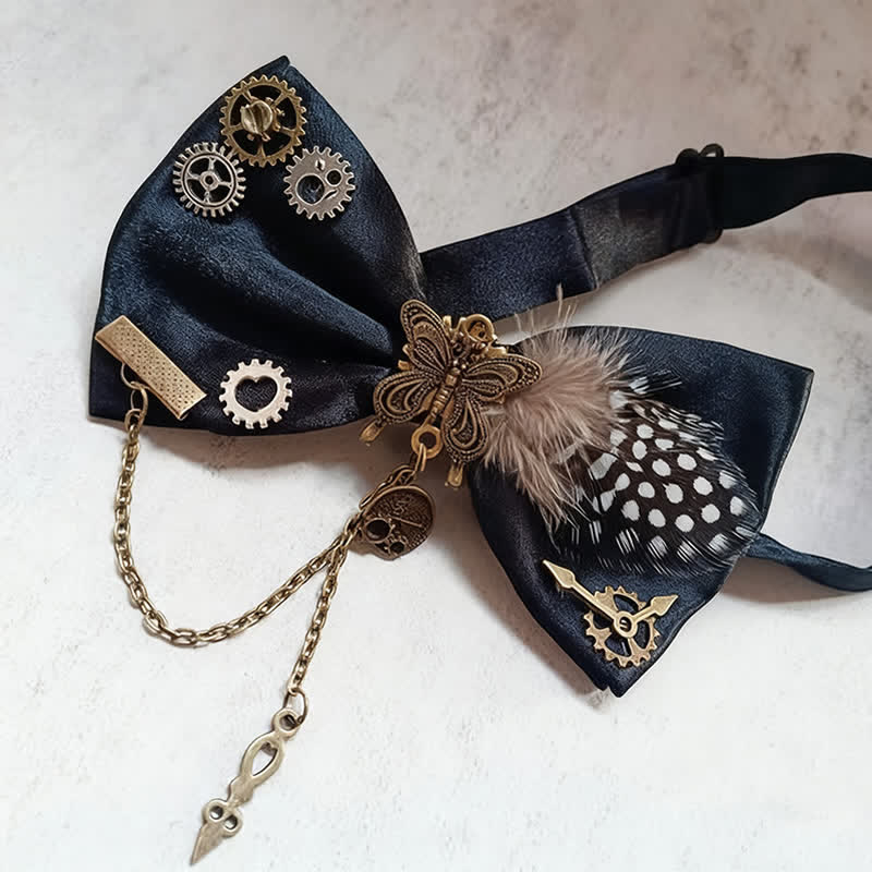 Fliege im Steampunk-Stil mit Zahnrädern und weißen Punkten und Federn - image 1