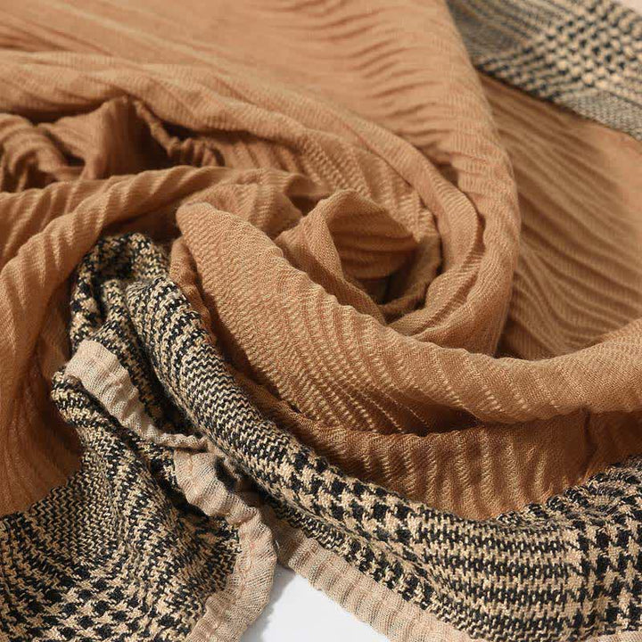 Weicher Schal mit Hahnentritt-Patchworkmuster und Falten - image 10
