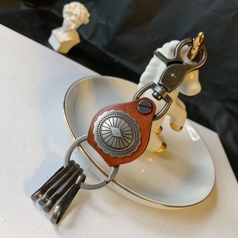 Vintage Silber Runder Leder Schlüsselanhänger mit Anhänger - Braun - image 2