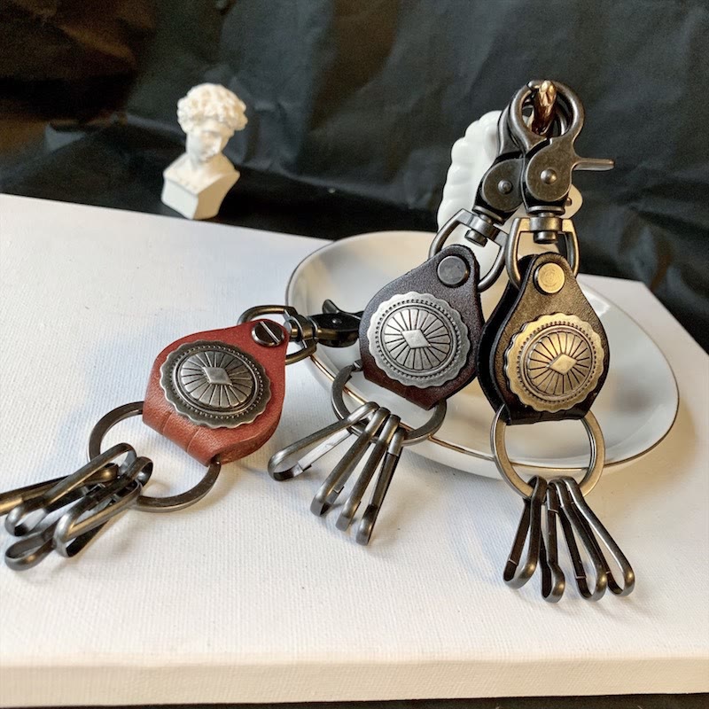 Vintage Silber Runder Leder Schlüsselanhänger mit Anhänger - image 0
