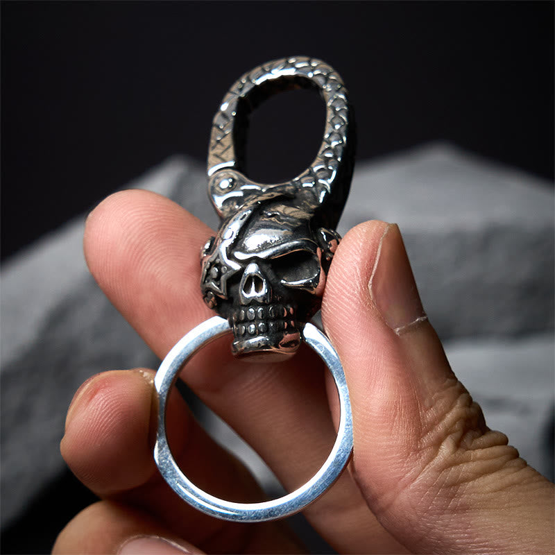 Kreativer Piraten-Totenkopf-Kapitän-Schlüsselanhänger aus Metall - image 1