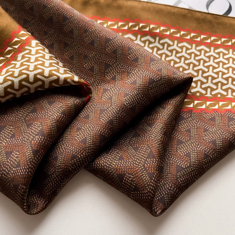 Exquisiter quadratischer Seidenschal mit hautfreundlichem Cashew-Print - image 2