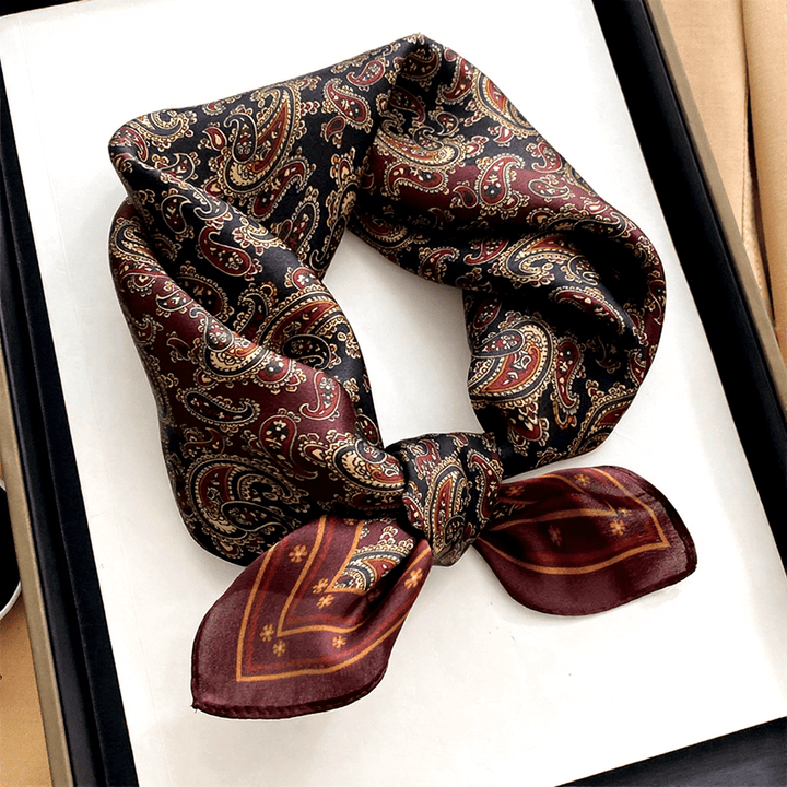 Exquisiter quadratischer Seidenschal mit hautfreundlichem Cashew-Print - Stil Nr. 1 - image 0