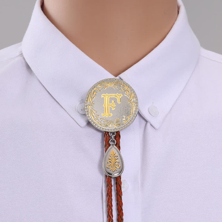 Braune Leder-Bolokrawatte mit Initialbuchstaben und tropfenförmigem Anhänger - Gold - F - image 8