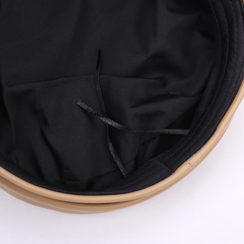 Zweifarbige Leder-Baskenmütze mit Sternnieten und Kette - image 3