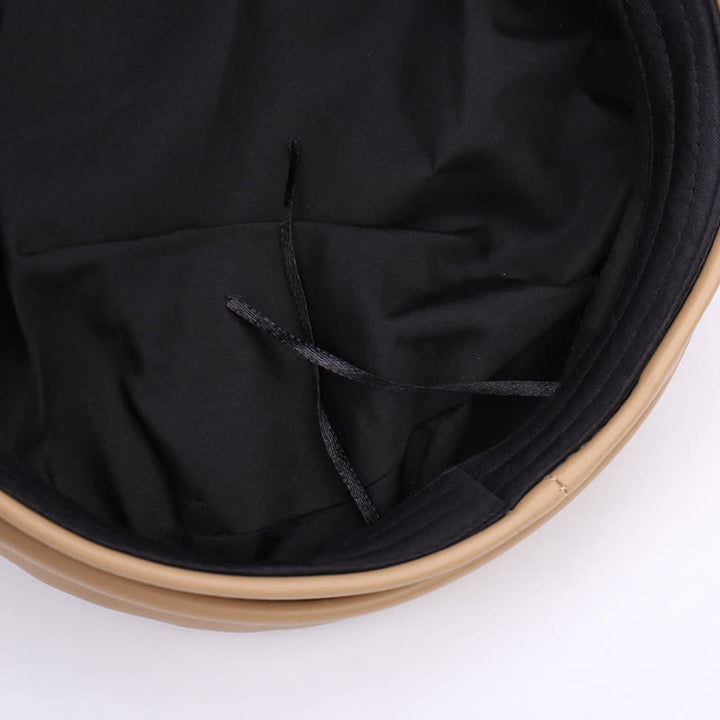 Zweifarbige Leder-Baskenmütze mit Sternnieten und Kette - image 3