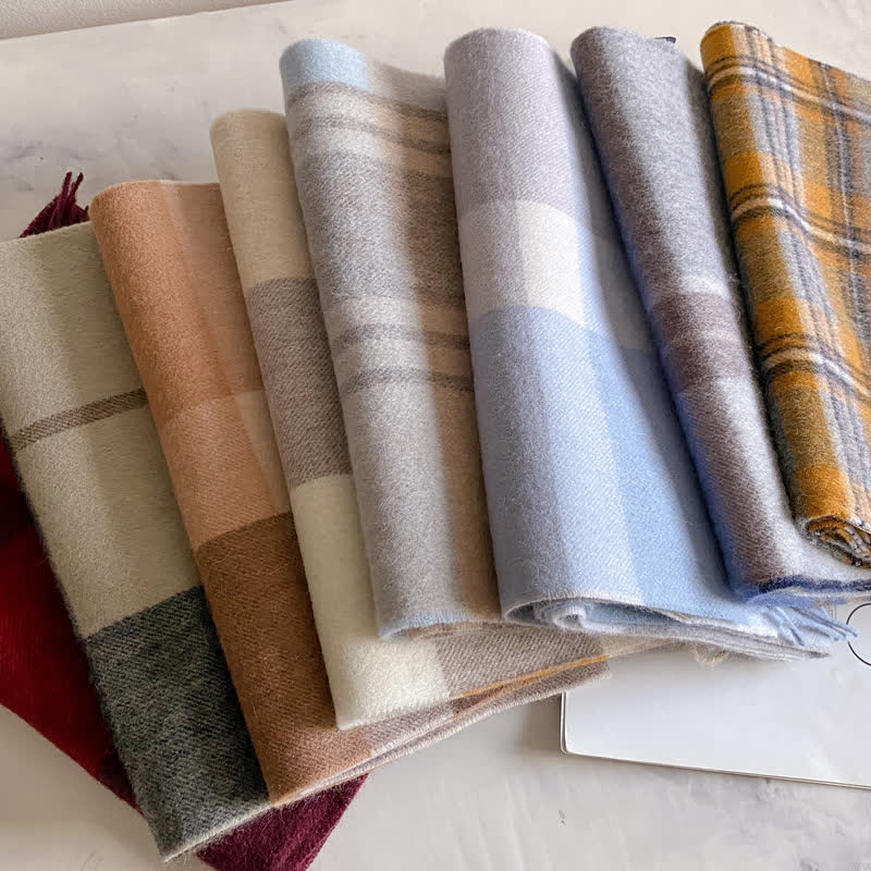 Unisex-Schal aus warmer Wolle mit Karomuster und Quasten - image 3