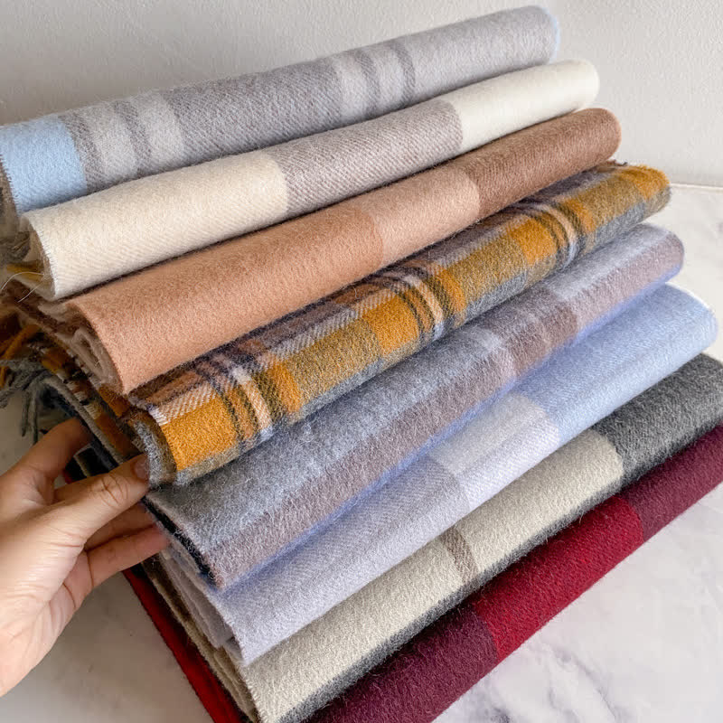 Unisex-Schal aus warmer Wolle mit Karomuster und Quasten - image 0