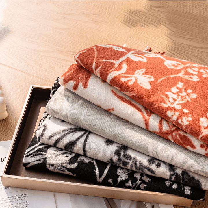 Damen Winter Schal mit Blumenmuster - image 1