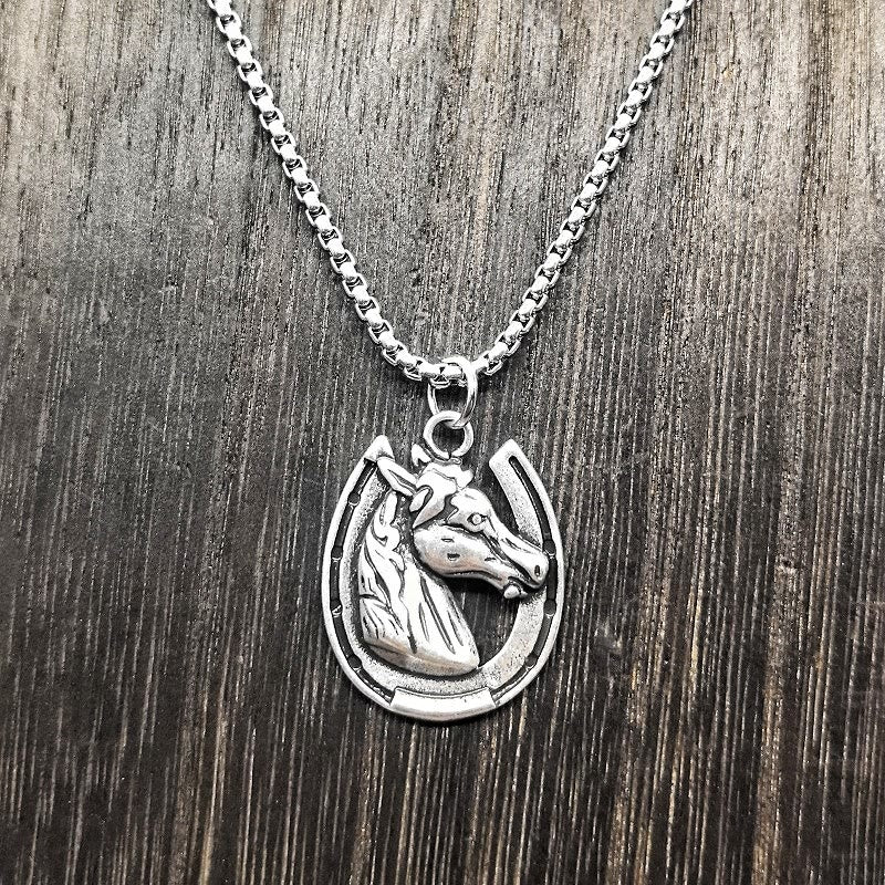 Vintage-Halskette mit Pferdekopf- und Hufeisenmuster aus Metall - Silber - image 2
