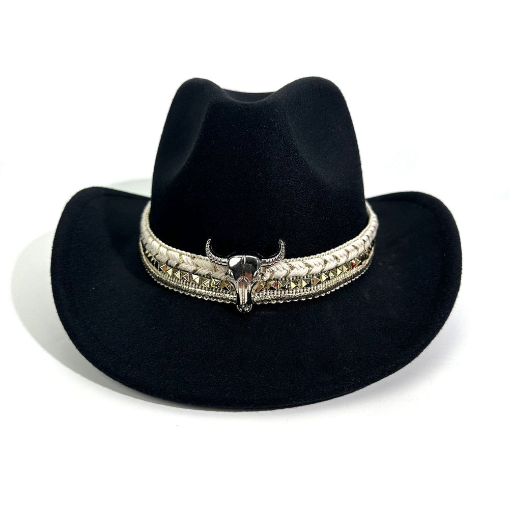 Cowboyhut im Western-Stil mit Metallkrempe und Gürtel - image 1