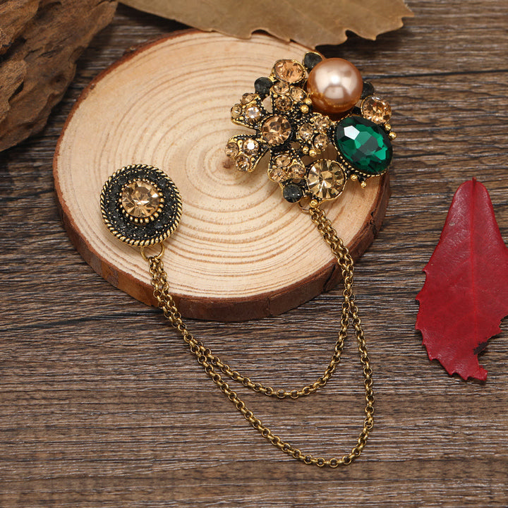 Vintage Brosche mit mehreren Edelsteinen, Perlen und floraler Kette - Grüner Kristall - image 3
