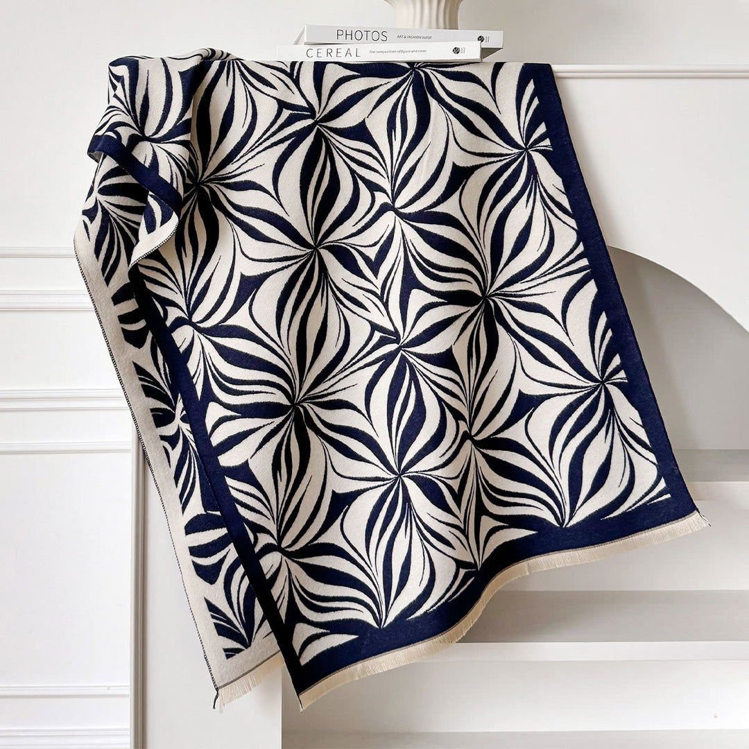 Damen-Winterschal mit elegantem Blattmuster, schwarz-weiß - image 5