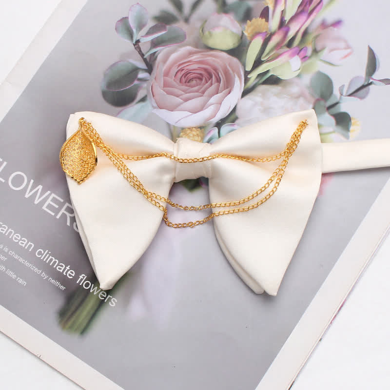 Übergroße, spitz zulaufende Fliege mit Goldblattdekor und Kette - Elfenbein - image 5