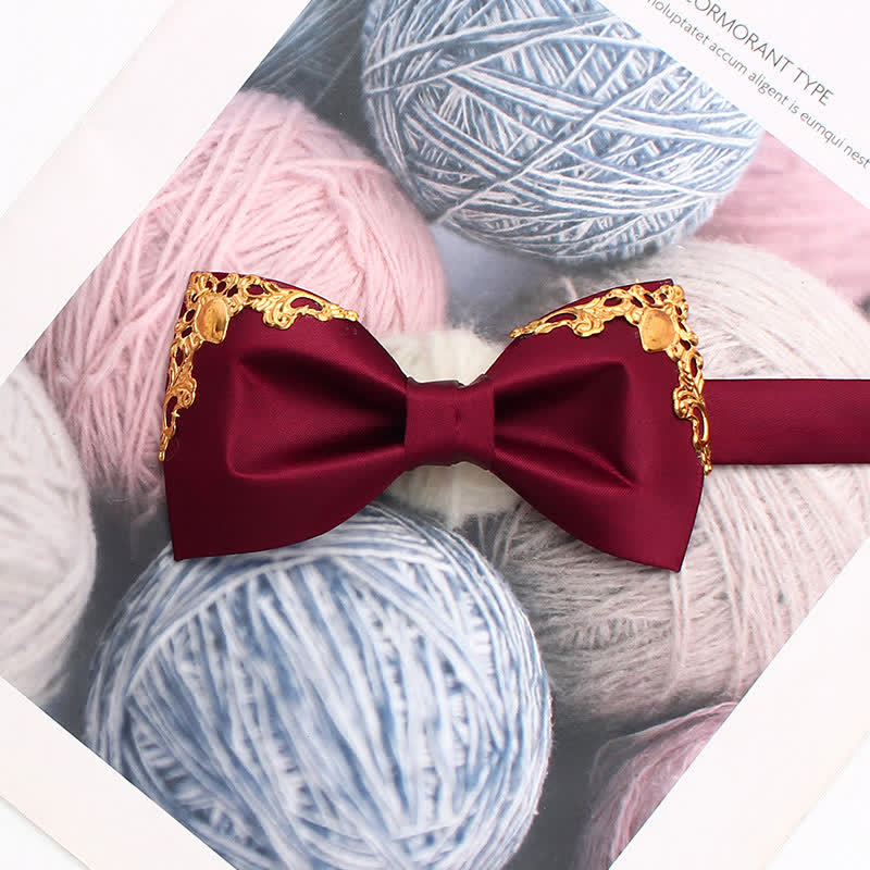 Stilvolle Hochzeitsfliege mit goldenem Akzent - Weinrot - image 12