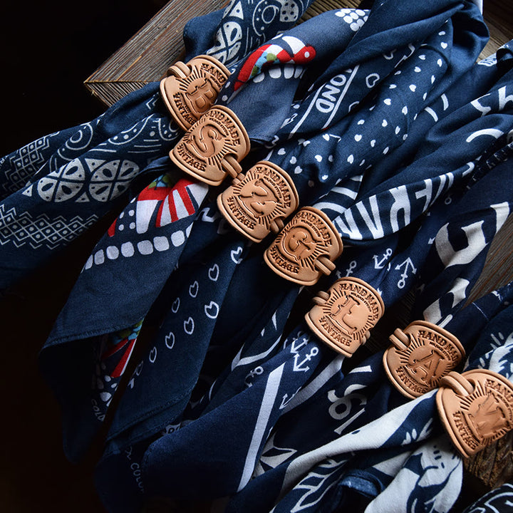 Einstecktuch im Retro-Stil mit verschiedenen Mustern und Buchstabenschnalle - image 0