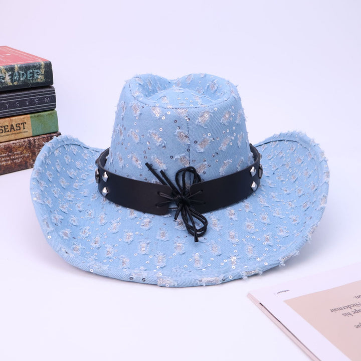 Herren-Cowboyhut mit silbernem Totenkopf, schwarzem Gürtel und Rissen - image 4