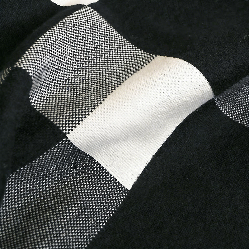 Herren-Winterschal, schwarz-weiß kariert, kuschelig und vielseitig - image 2