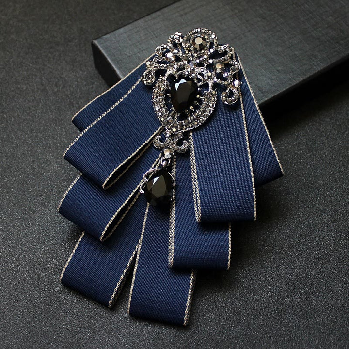 Vintage-Fliege für Herren mit mehrlagigem Schmuckband und Brustornament - image 0