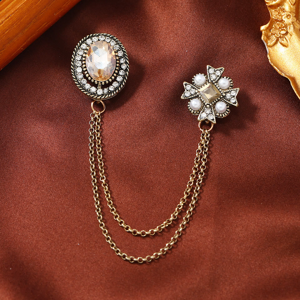 Vintage-Brosche mit Edelsteinbesatz, Halbmondform, Doppelkette und goldenen Akzenten - Stil Nr. 1 - image 0