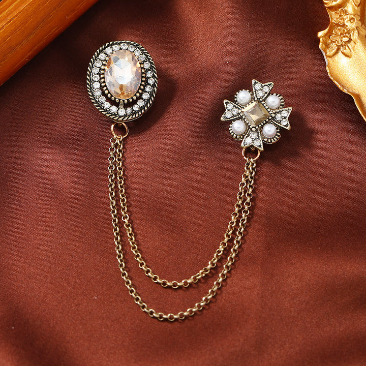 Vintage-Brosche mit Edelsteinbesatz, Halbmondform, Doppelkette und goldenen Akzenten - Stil Nr. 1 - image 0