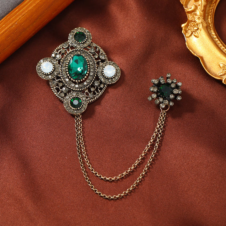 Vintage-Brosche mit Edelsteinbesatz, Halbmondform, Doppelkette und goldenen Akzenten - Stil Nr. 6 - image 5
