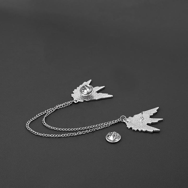 Verzierte, symmetrische Doppelkettenbrosche mit Flügelpaar. - image 4