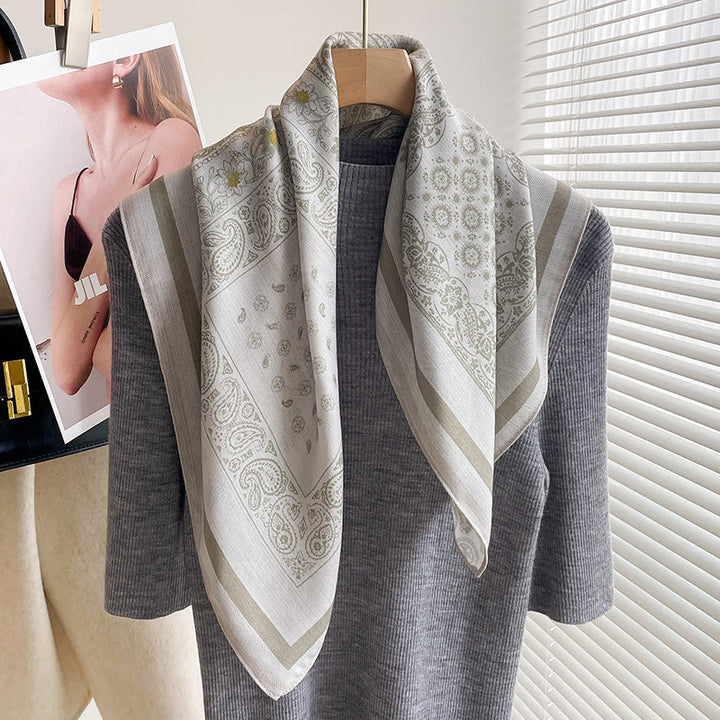 Dünner, quadratischer Schal für Damen mit reichhaltigem Print in verschiedenen Stilen - Stil Nr. 10 - image 9