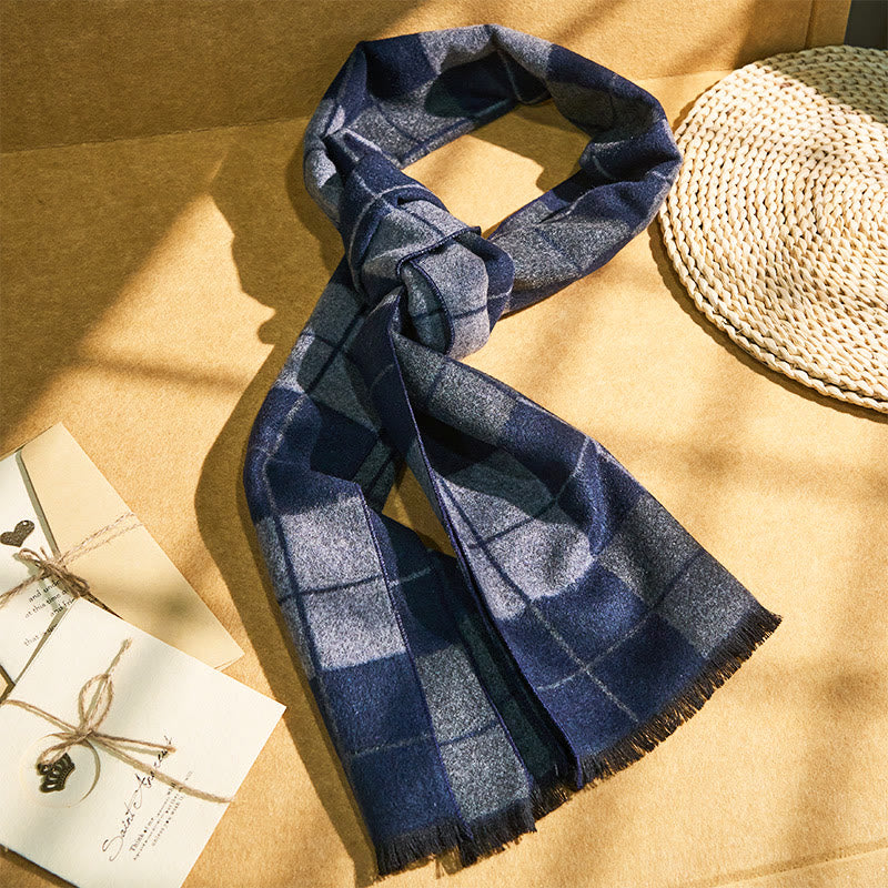 Klassischer karierter Herrenschal mit Quasten, warm - image 0