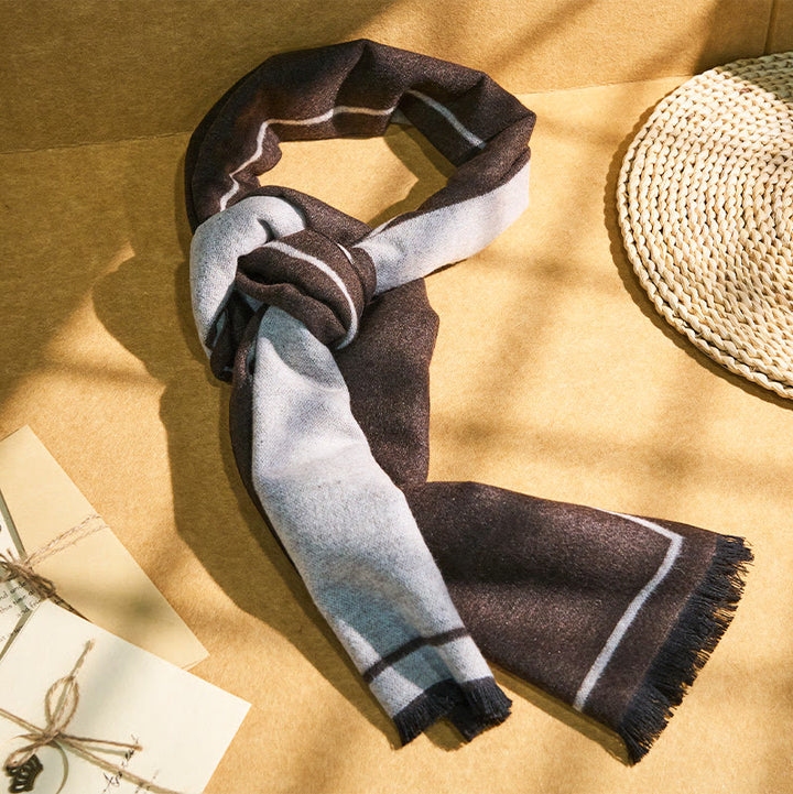 Klassischer Herrenschal mit Streifenmuster, warmen Quasten - image 2