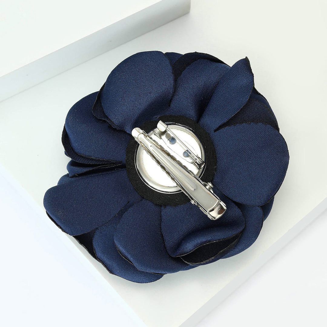 Elegante, mehrfarbige Brosche aus glänzendem Satin in Rosenform - image 7