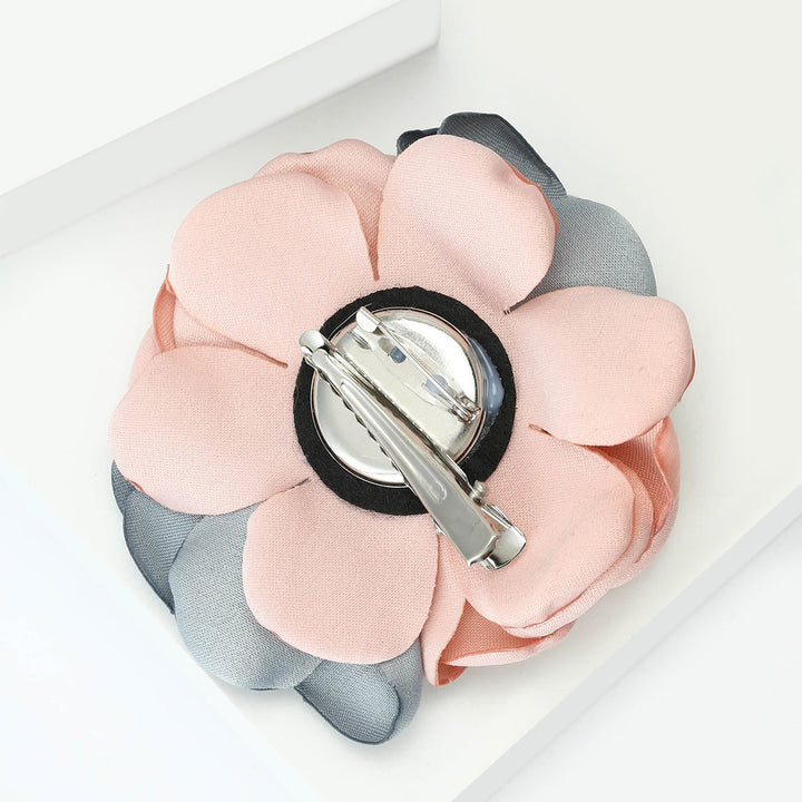 Elegante, mehrfarbige Brosche aus glänzendem Satin in Rosenform - image 15