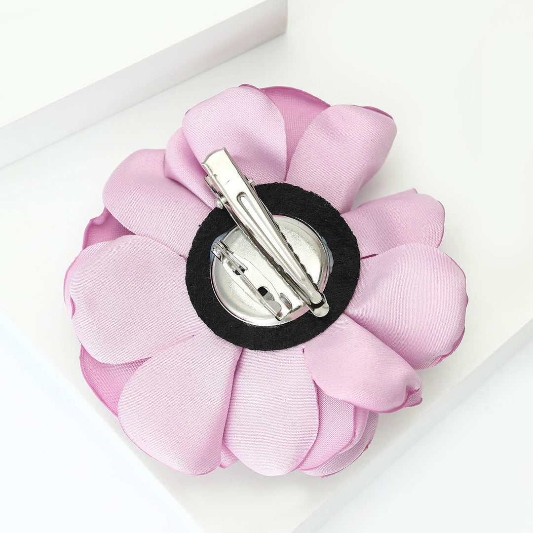 Elegante, mehrfarbige Brosche aus glänzendem Satin in Rosenform - image 9