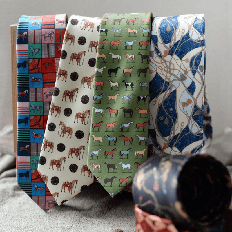 Personalisierte grüne Herrenkrawatte mit Pferdeaufdruck zum Handbinden - image 0