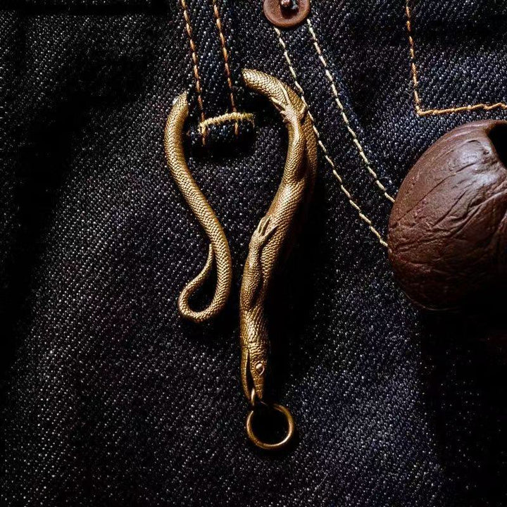 Detaillierter Schlüsselanhänger mit Eidechsenhaken-Anhänger aus Messing - Antikmessing - image 0