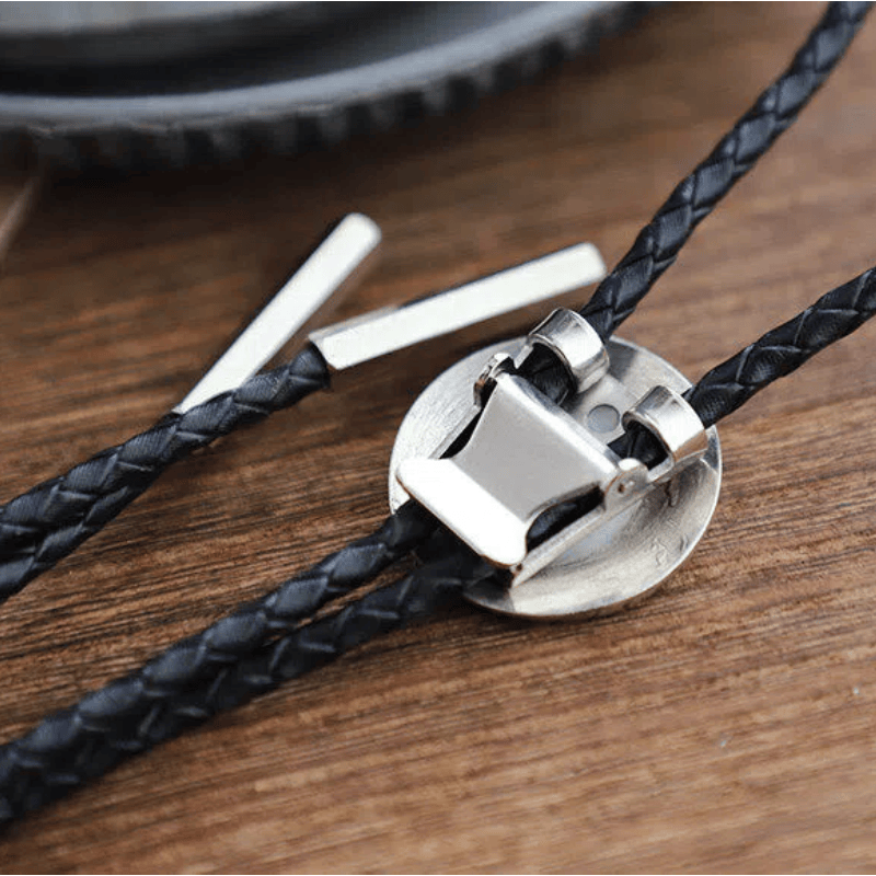 Vintage-Bolo-Krawatte aus Metall mit lateinischer Inschrift „Auge der Vorsehung“ - image 6
