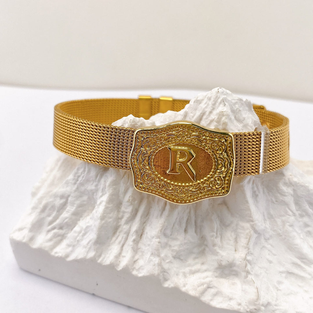 Glamouröses Armband in Goldoptik mit eingraviertem Anfangsbuchstaben - R - image 17