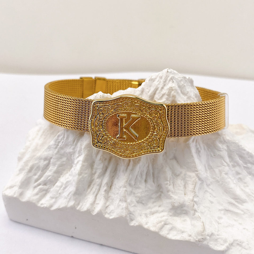 Glamouröses Armband in Goldoptik mit eingraviertem Anfangsbuchstaben - K - image 10