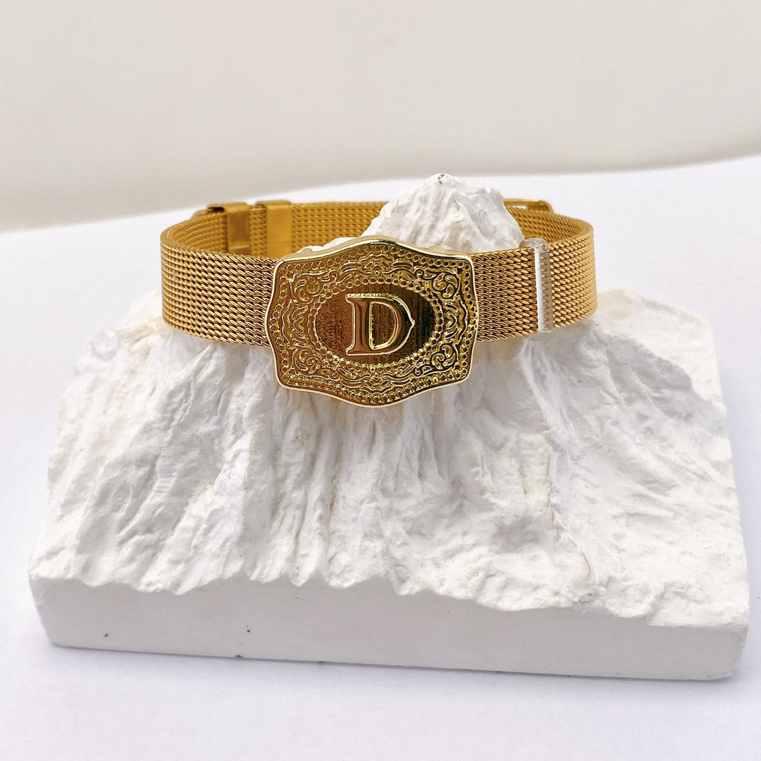 Glamouröses Armband in Goldoptik mit eingraviertem Anfangsbuchstaben - D - image 3