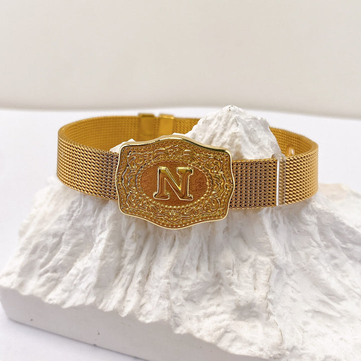 Glamouröses Armband in Goldoptik mit eingraviertem Anfangsbuchstaben - N - image 13