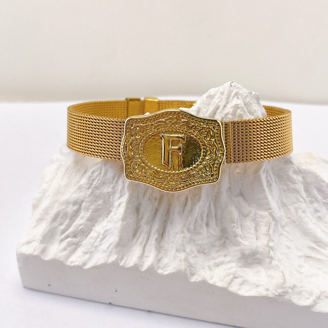 Glamouröses Armband in Goldoptik mit eingraviertem Anfangsbuchstaben - F - image 5