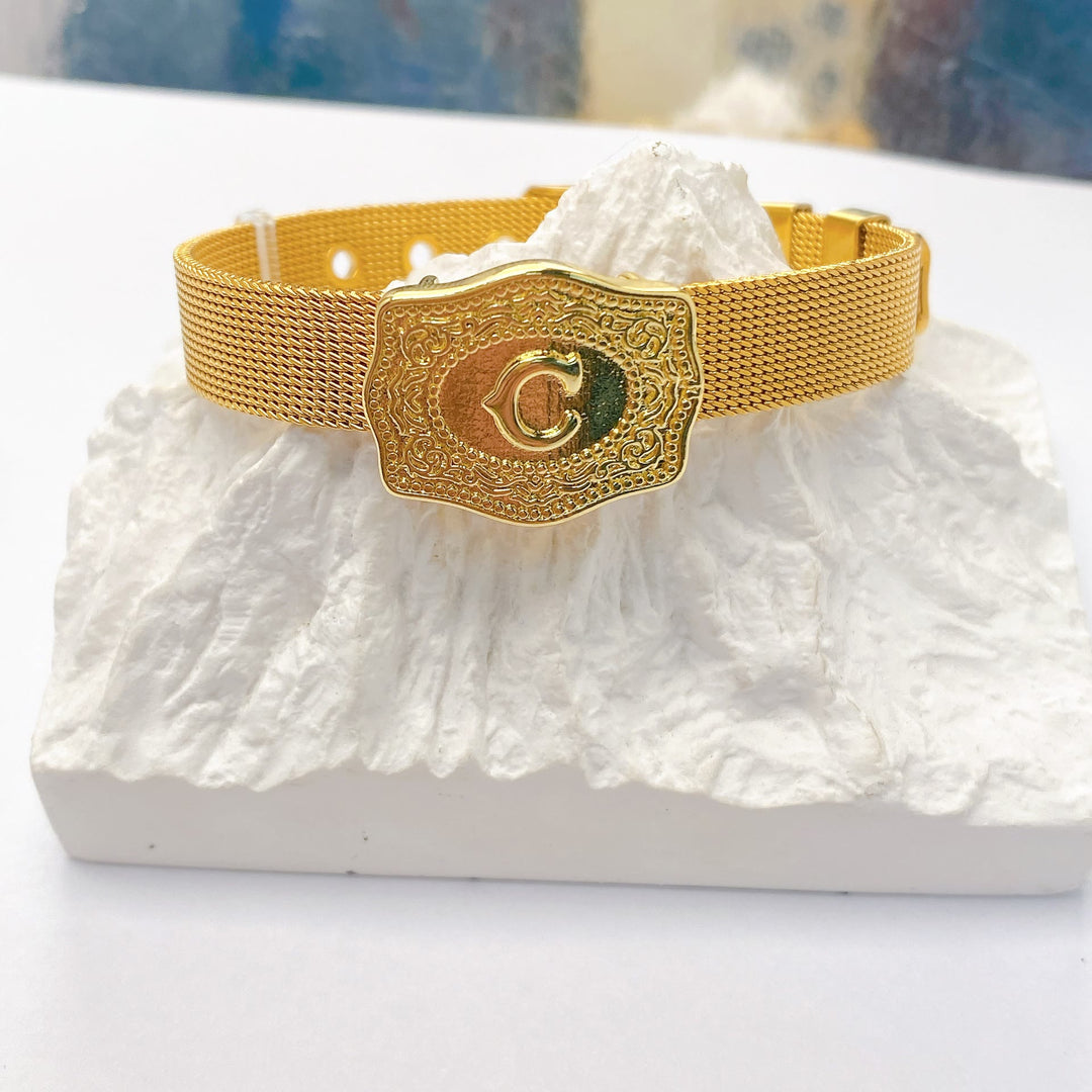 Glamouröses Armband in Goldoptik mit eingraviertem Anfangsbuchstaben - C - image 2