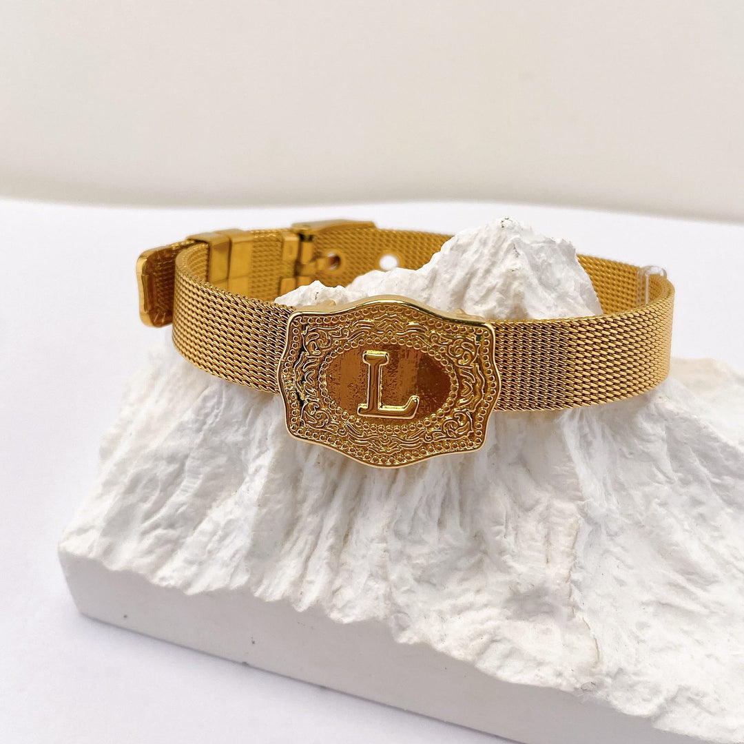 Glamouröses Armband in Goldoptik mit eingraviertem Anfangsbuchstaben - L - image 11
