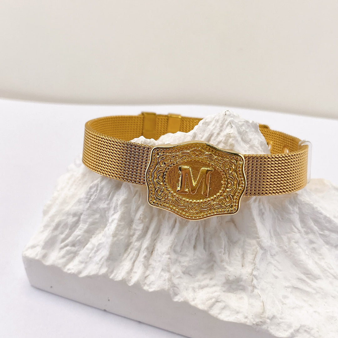 Glamouröses Armband in Goldoptik mit eingraviertem Anfangsbuchstaben - M - image 12